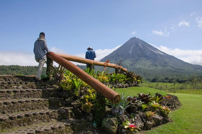 arenal-discovery-adventure-1-volcano-hike-waterfall-lunch