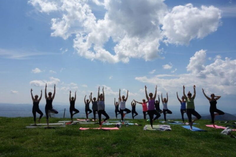 asheville-yoga-on-a-mountain-hike