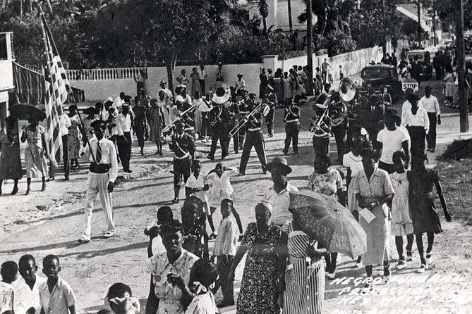 bahama-village-walking-tour