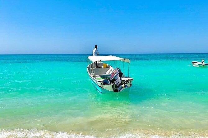 baru-island-quiet-beach-plankton