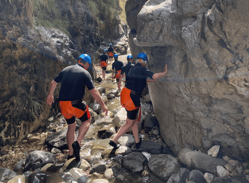 benahavis-guided-canyoning-adventure-benahavis-river-walk