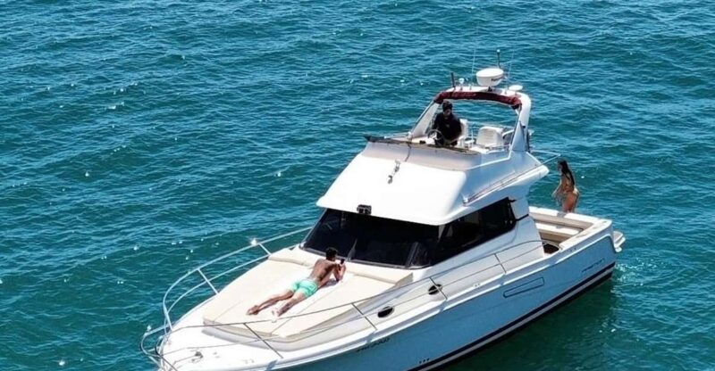 benalmadena-dolphin-watching-a-yacht-with-snacks-and-drinks