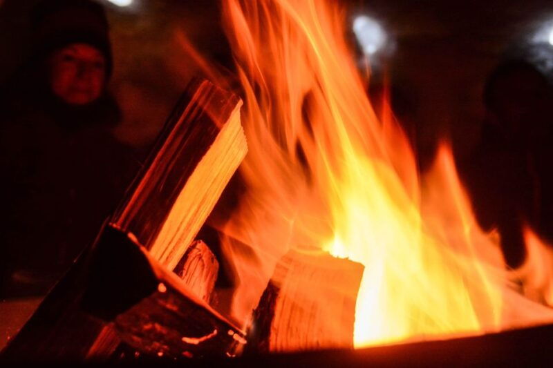 bend-cascade-mountains-snowshoeing-tour-and-bonfire