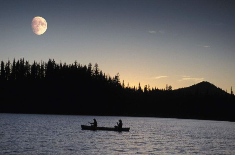 bend-moonlight-and-starlight-canoe-tour