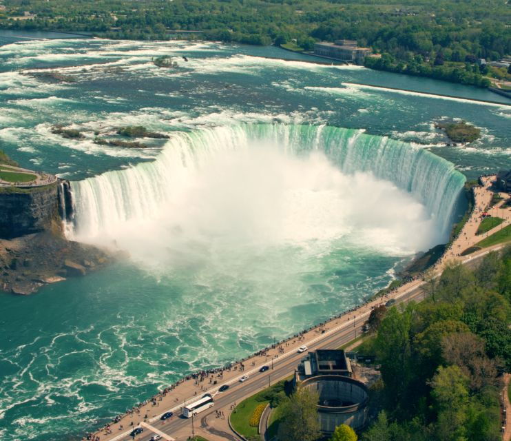 best-niagara-falls-guided-tour-behind-the-falls-boat-ride