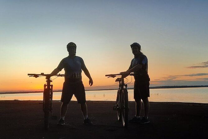bike-tour-the-shores-of-lake-itaipu-in-the-middle-of-the-forest