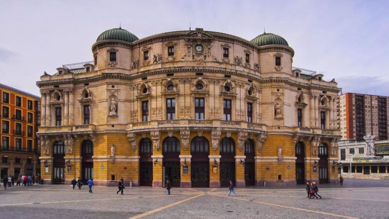 bilbao-classic-modern-guided-walking-tour-with-pintxos