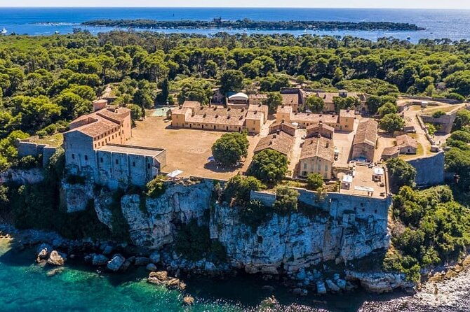 boat-trip-without-a-license-to-the-lerins-islands