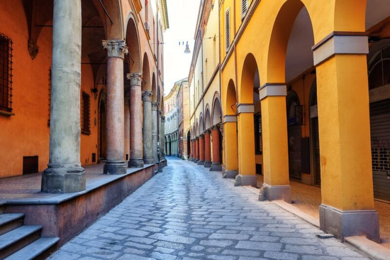 bologna-2-hour-book-a-like-minded-local-host