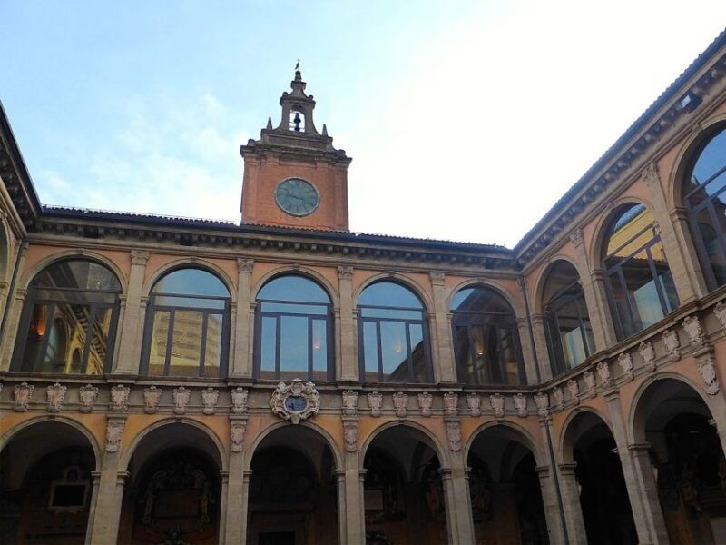 bologna-audio-guided-archiginnasio-visit-with-food-tasting