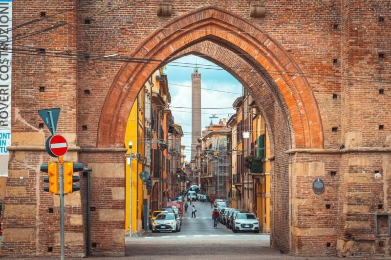 bologna-private-top-historical-sites-guided-walking-tour