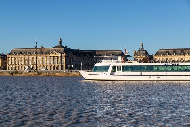 bordeaux-by-the-water-commented-cruise