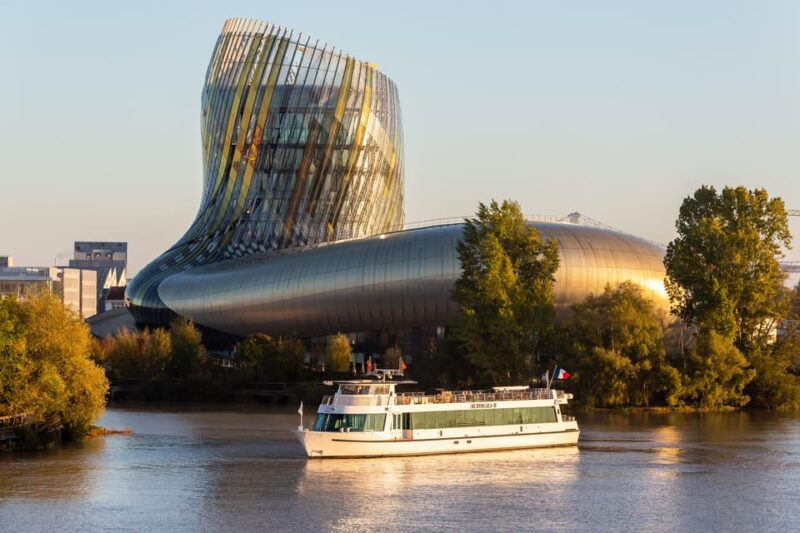 bordeaux-guided-wine-and-canele-discovery-cruise