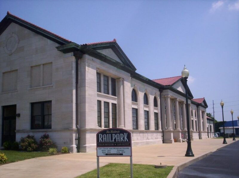 bowling-green-historic-railpark-train-museum-entry-tour