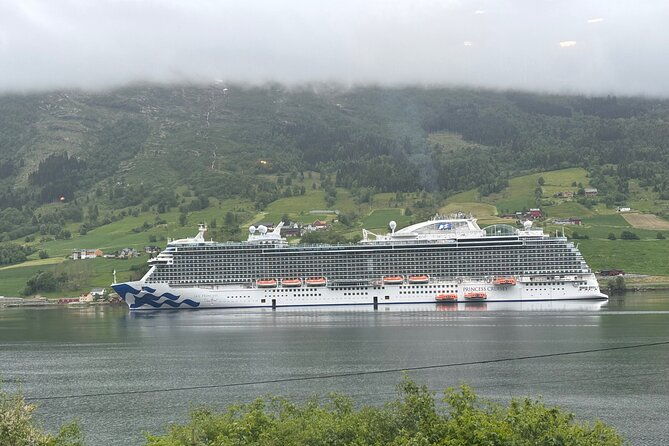 briksdal-glacier-and-loen-skylift-day-excursion