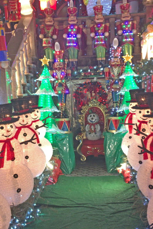 brooklyn-1-5-hour-dyker-heights-christmas-walking-tour