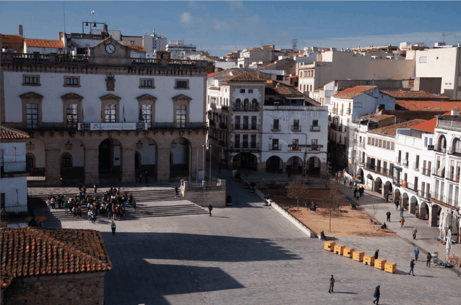 caceres-city-highlights-walking-tour-with-local-guide