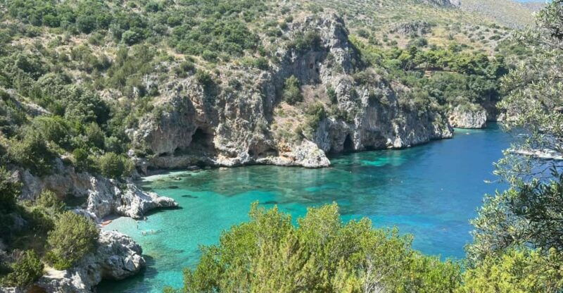 camerota-boat-tour-exploring-baia-infreschi