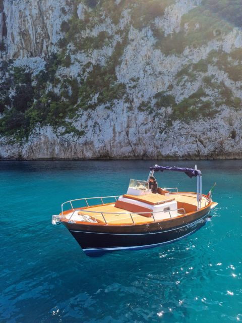 capri-private-boat-tour-with-visit-to-the-caves