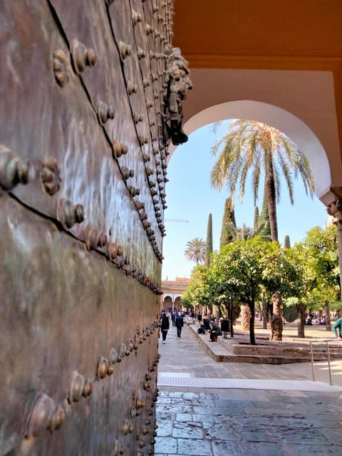 cathedral-mosque-guided-tour-in-a-small-group-in-french