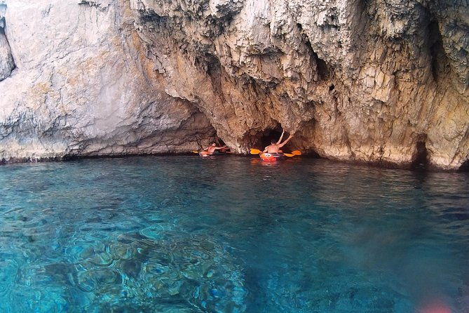 chasing-syrens-transparent-kayak-winter-tours
