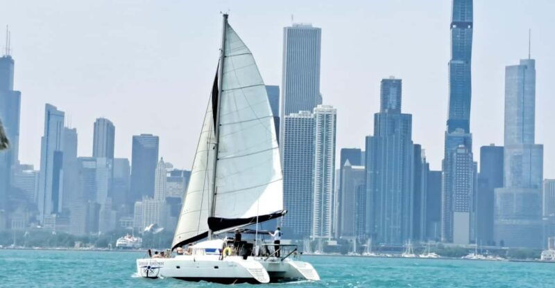 chicago-private-catamaran-sailing-for-up-to-12-people