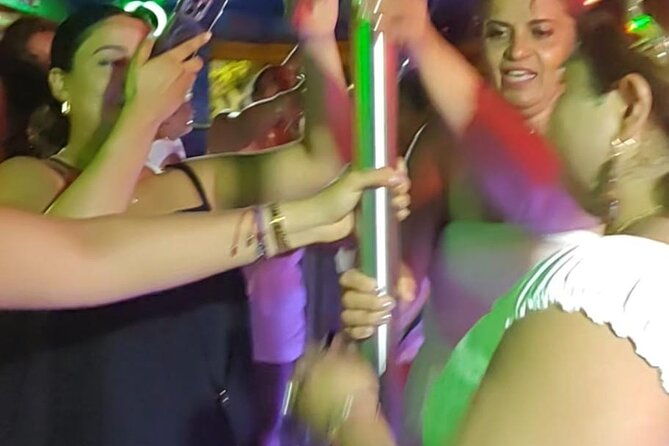 chiva-disco-and-rumba-in-cartagena