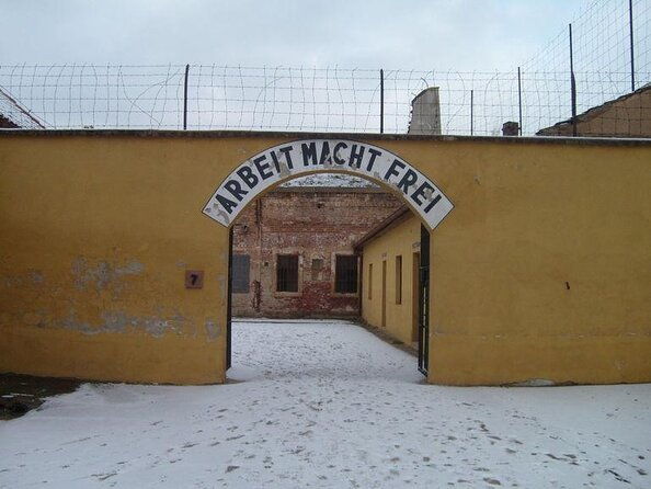 christmas-private-day-trip-from-prague-to-dresden-terezin