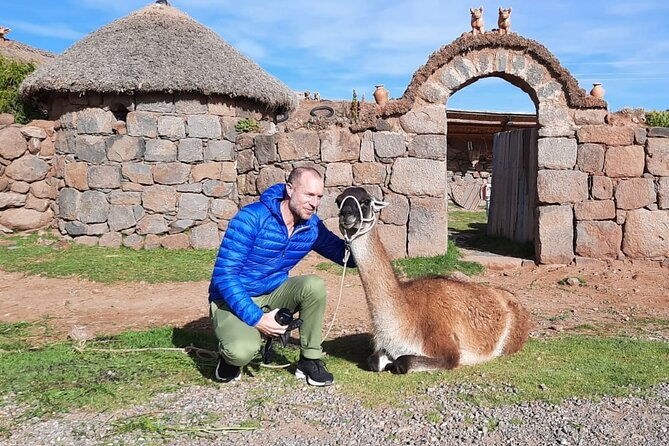 chullpas-de-sillustani-inca-cemetery-tour-by-tourist-bus