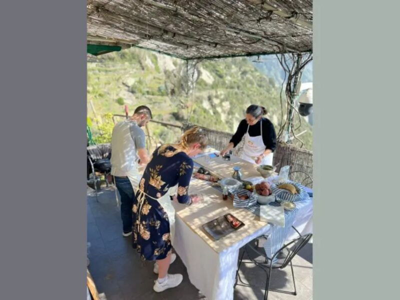 cinque-terre-pesto-cooking-class-at-a-locals-home