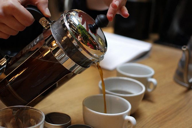 coffee-lovers-brewing-workshop-in-avoeden-cafe
