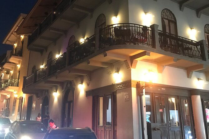 colonial-district-evening-walk