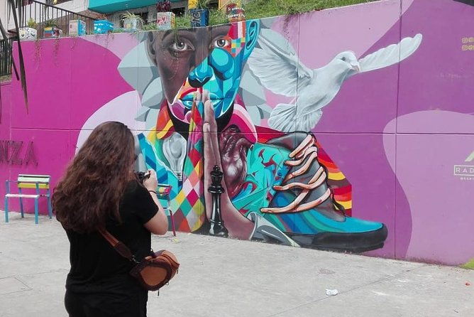 combo-tour-street-art-christmas-lights-and-food-tour-in-medellin
