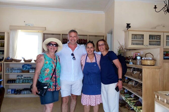 cork-fork-tour-in-santorini-with-2-wineries-and-lunch