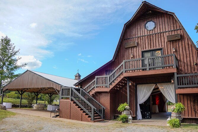 cozy-farm-experience-with-wagon-wheels-and-acoustic-meal