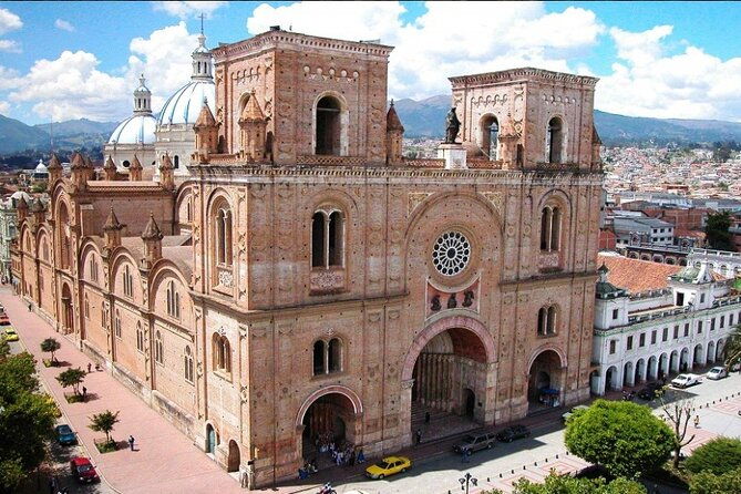 cuenca-city-tour-at-night