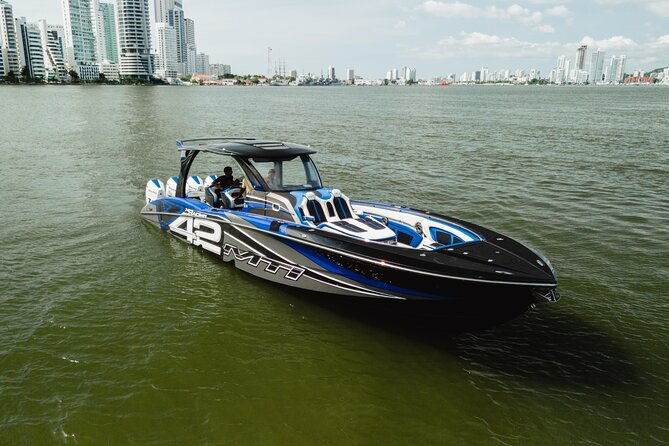 deluxe-cartagena-private-boat-for-12-people