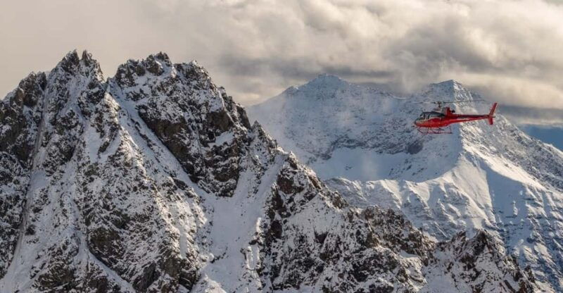 denali-national-park-helicopter-flight-with-glacier-landing