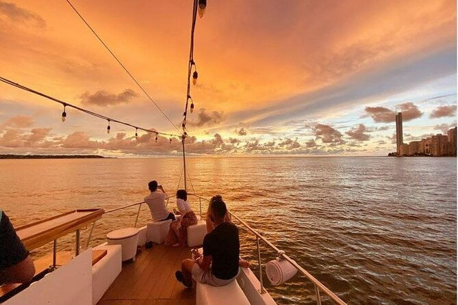 dinner-in-the-bay-of-cartagena-on-a-luxury-yacht-sibarita-master