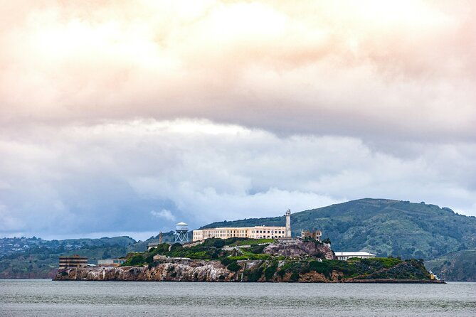easy-access-coit-tower-little-italy-landmark-walking-tour