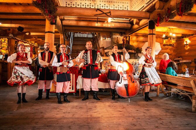 evening-folk-show-singing-dancing-and-delicious-food