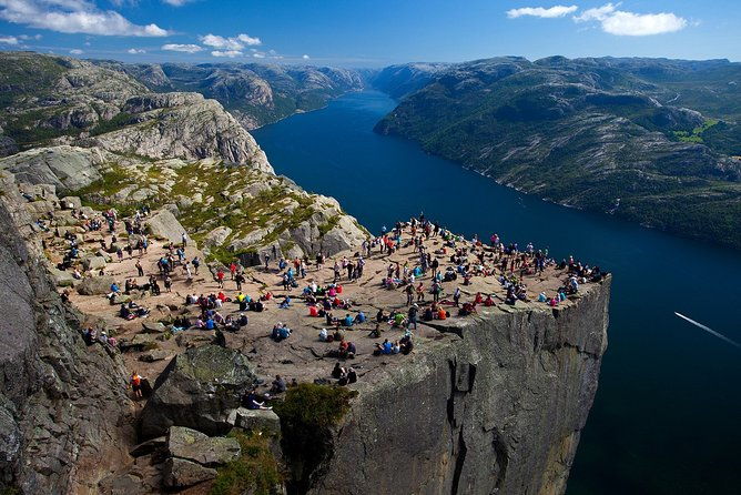 experience-the-magnificent-lysefjord-pulpit-rock-join-in-tour-from-stavanger