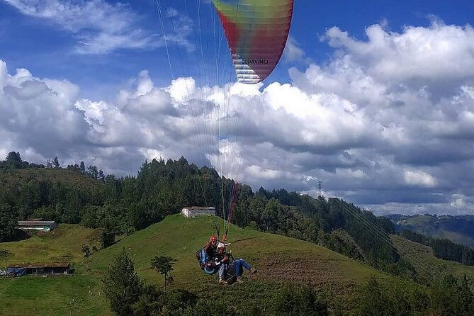 flying-paragliding-over-medellin