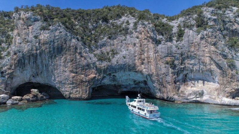 from-cala-gonone-orosei-gulf-cruise-with-stops
