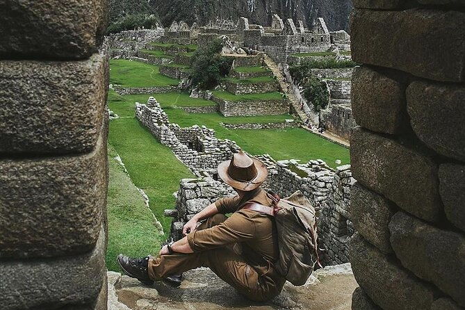 from-machupicchu-entrance-bus-and-guide-private