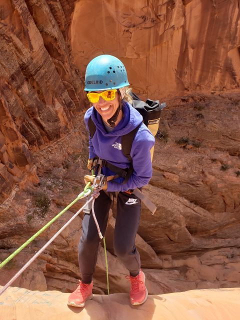 from-moab-half-day-zig-zag-canyon-canyoneering-experience