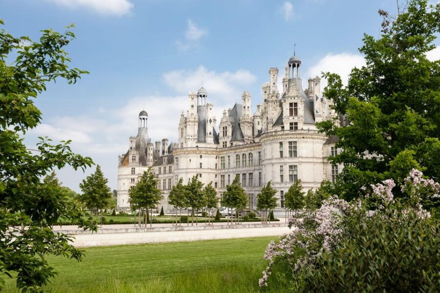 from-paris-loire-valley-chambord-castle-and-wine-tasting