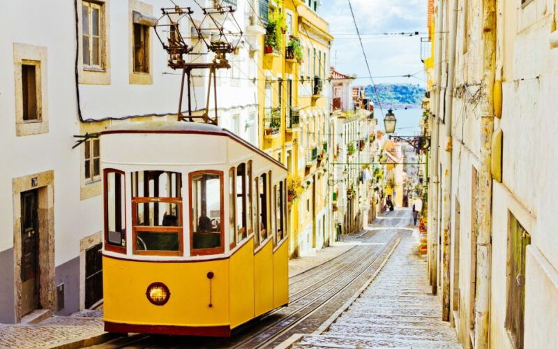 from-portimao-or-albufeira-guided-full-day-trip-to-lisbon