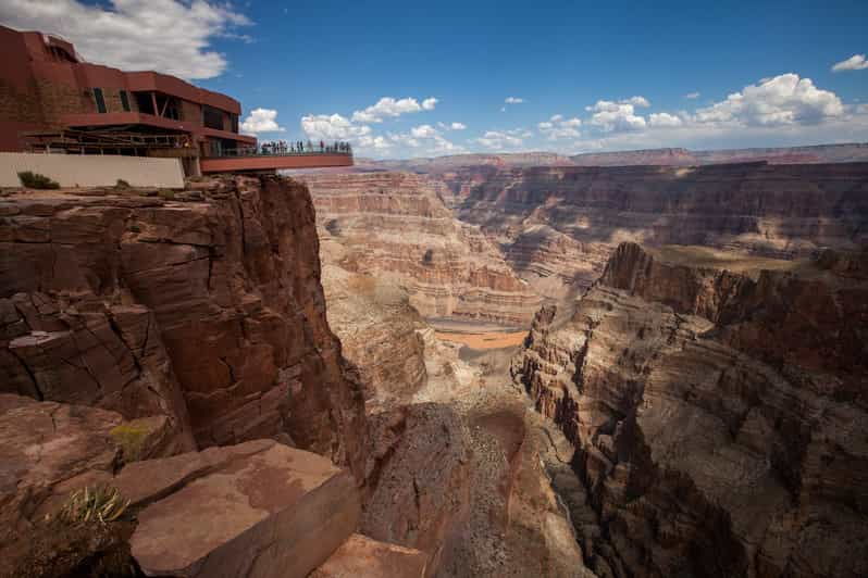 from-vegas-grand-canyon-helicopter-with-eagle-point-landing