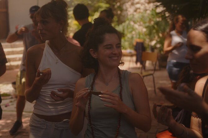 fruit-tasting-experience-in-getsemani-cartagena
